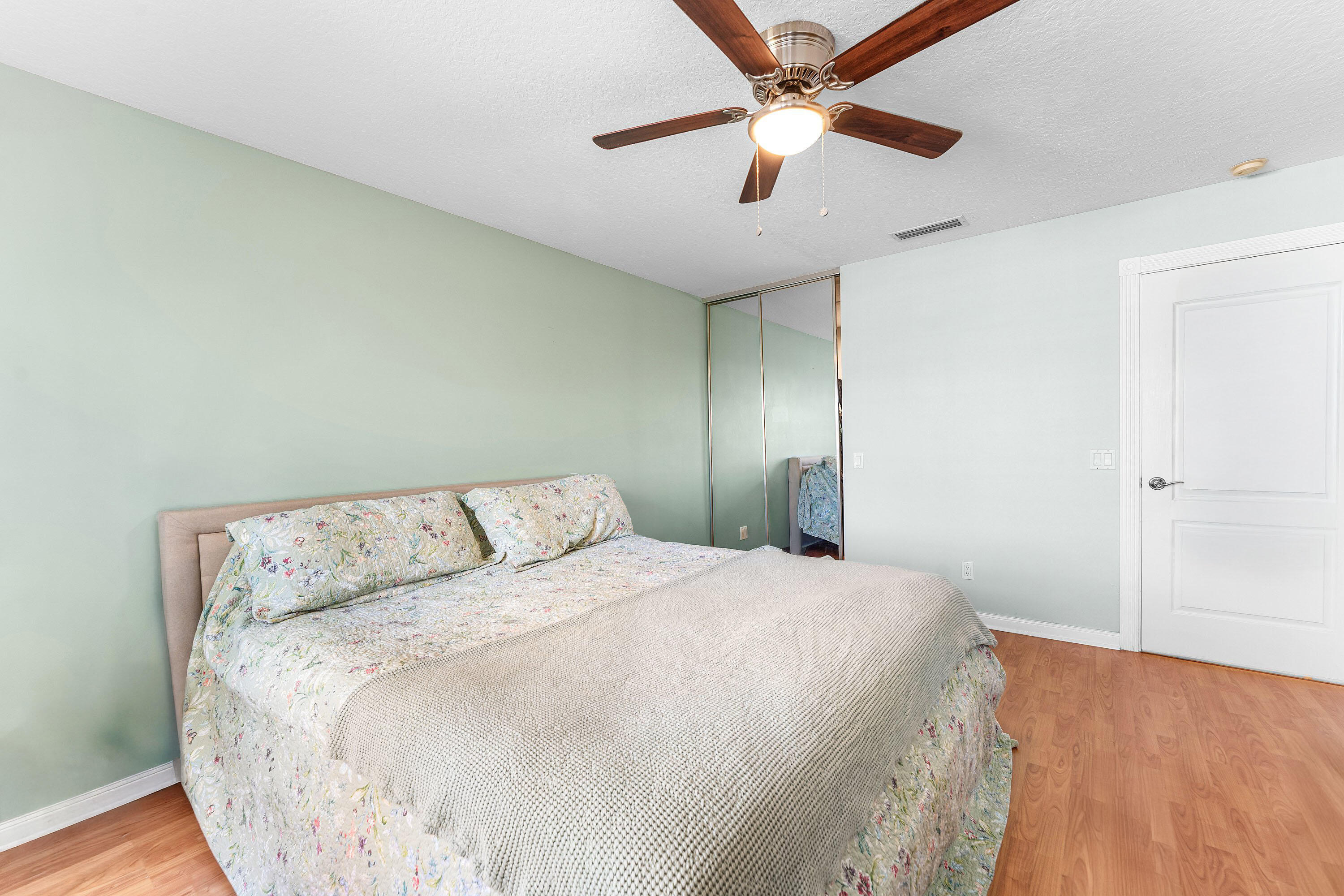 RIVERWALK 4 - Residential