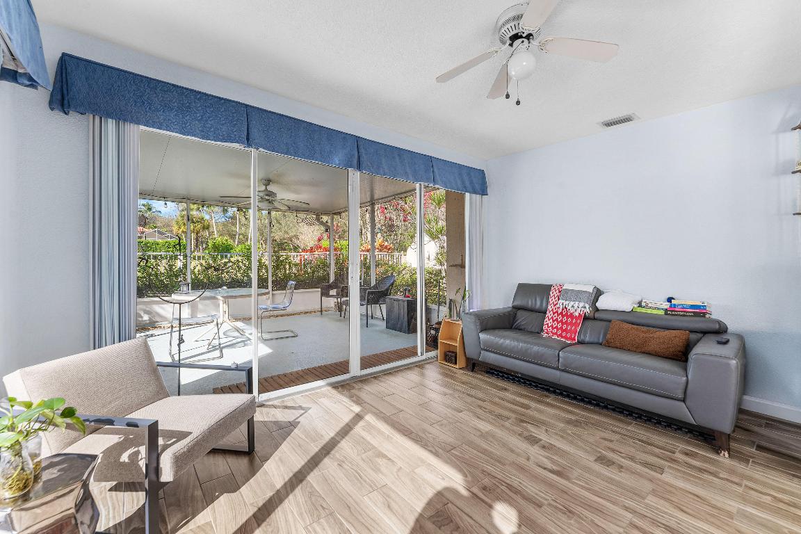 RIVERWALK 4 - Residential