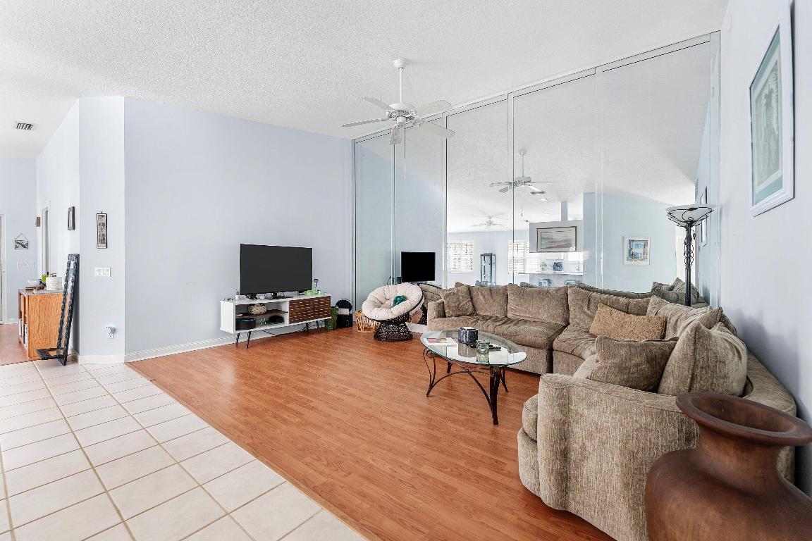 2841 Livingston Lane