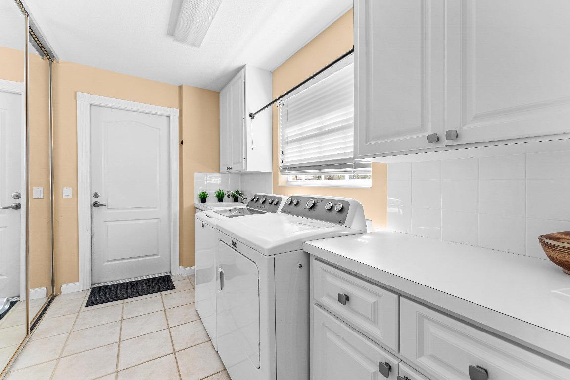 RIVERWALK 4 - Residential