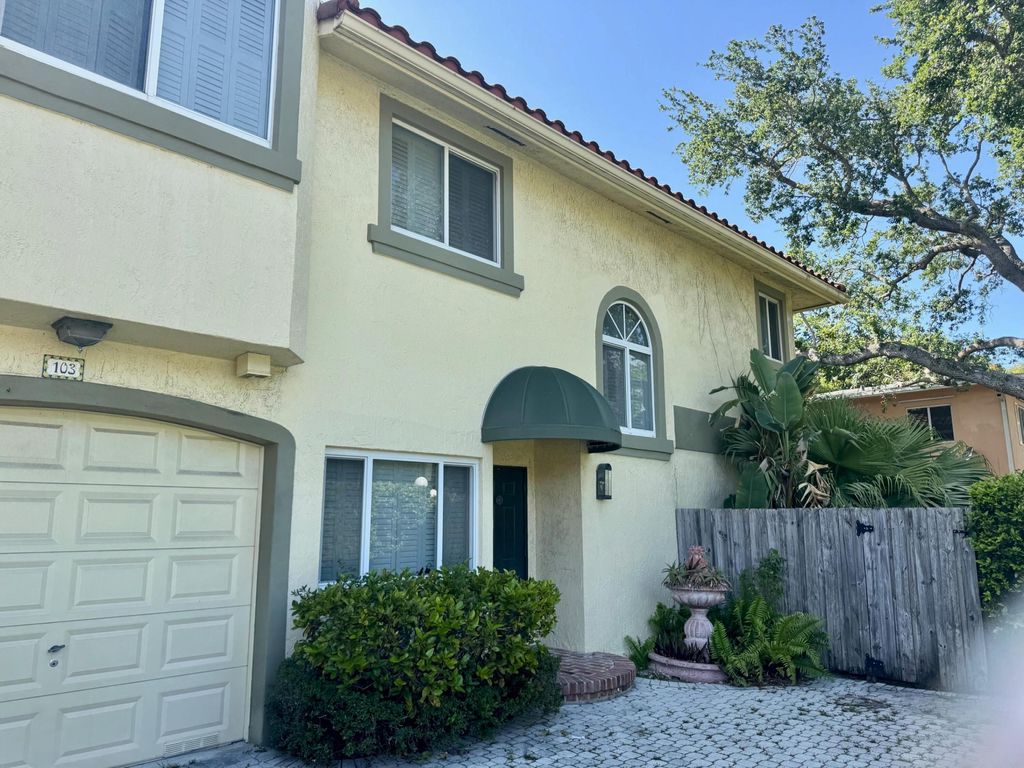 Photo of 103 NE 14th Avenue #5, Fort Lauderdale, FL 33301 (MLS # B26015718)