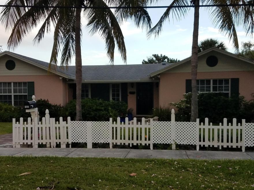 THIS HOME HAS BEEN MADE INTO A DUPLEX.  THE 1/1 for $1,600 IN THE MLS NOW  INCLUDES BEAUTIFUL YARD, PRIVATE PATIO OFF BEDROOM AND BEDROOM HAS FRENCH DOORS, LARGE KITCHEN ONE BATHROOM, BEDROOM TILED AND LIVING ROOM REAL BAMBOO FLOOR, SIDE ENTRANCE. ONE FLAT FEE UTILITIES. UNBELIEVABLE GARDEN FULL OF SHRUBS AND FLOWERS AND GAZEBO TYPE, LOTS OF PARKING, FENCED IN.  WALKING DISTANCE TO  HISTORIC DELRAY BEACH AND OCEAN. UNIT HAS ITS OWN WASHER/DRYER.  PICTURES ARE INDICATED AS TO WHICH UNIT IS FOR RENT. NO GARAGE