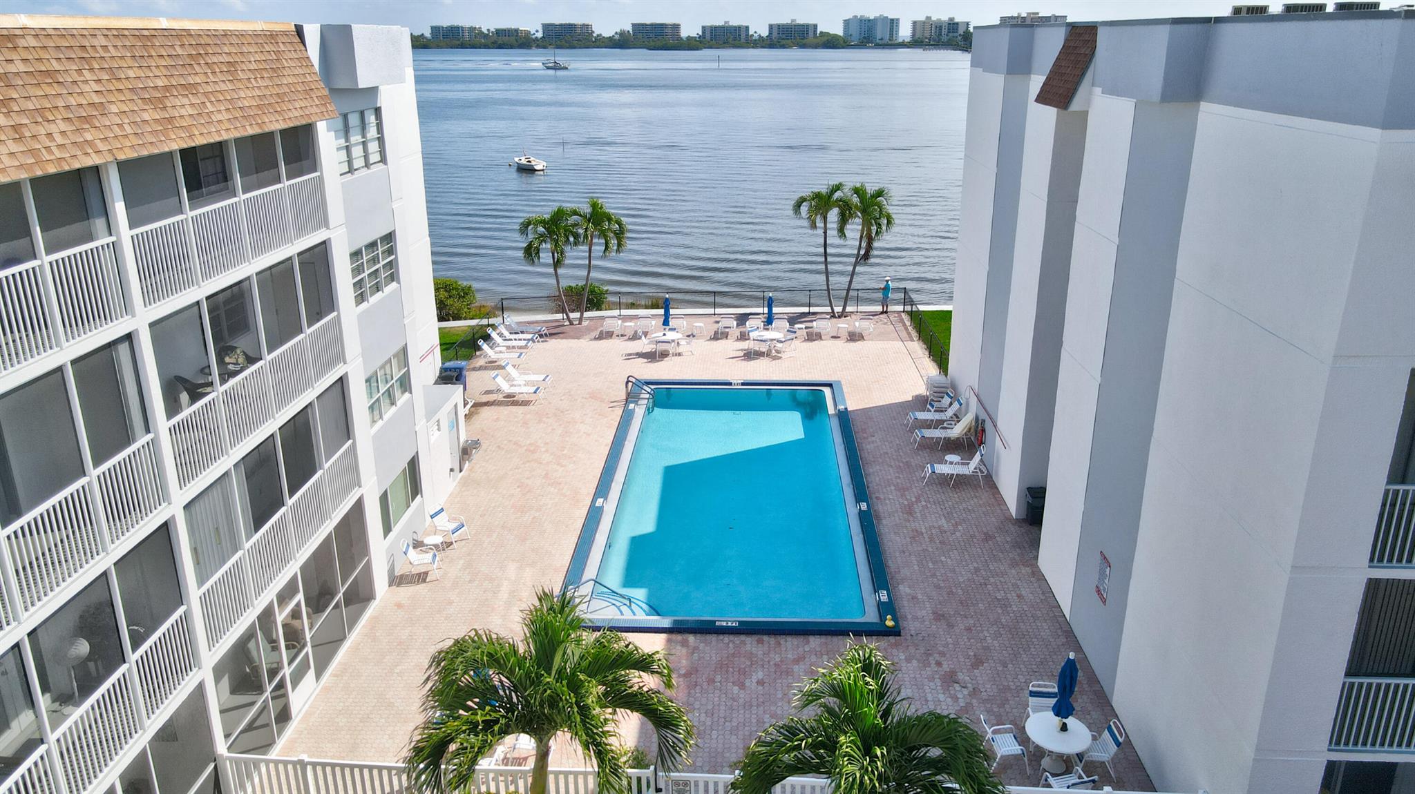 1502 S Lakeside Drive 118