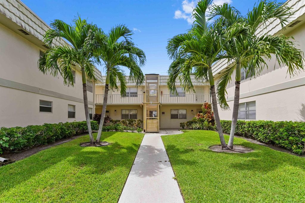 Photo of 710 Saxony O, Delray Beach, FL 33446 (MLS # R11125597)