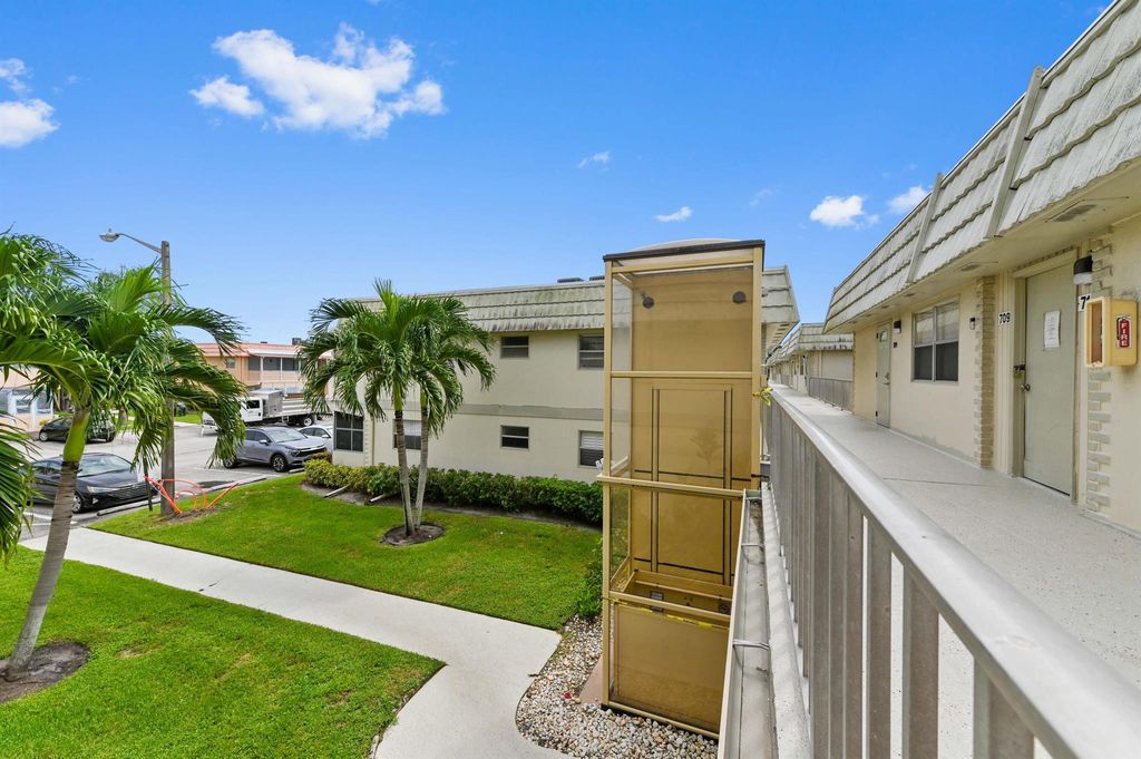 Photo of 710 Saxony O, Delray Beach, FL 33446 (MLS # R11125597)