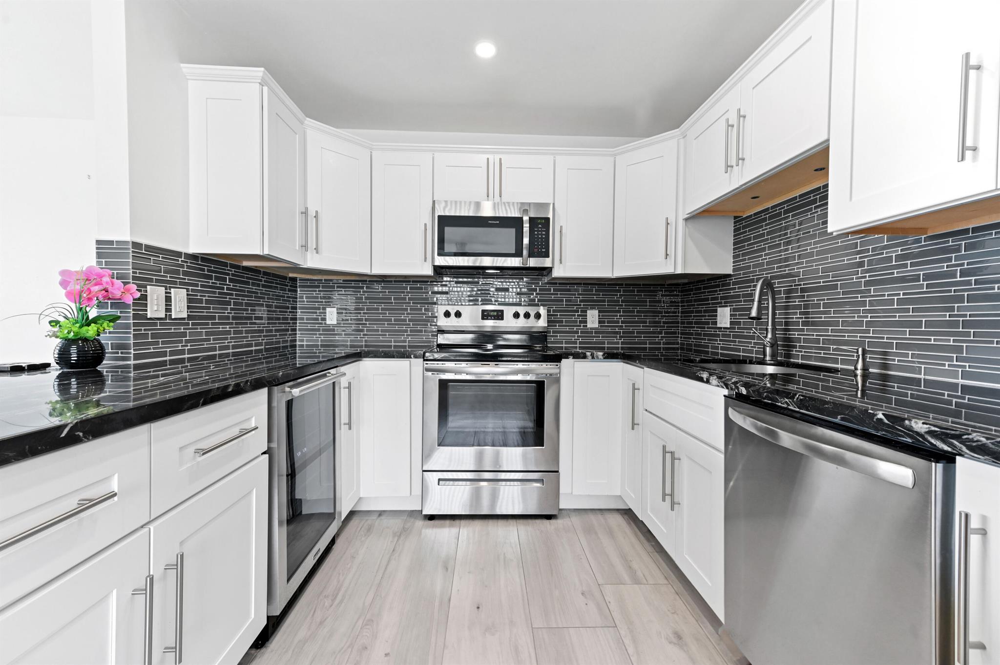 KINGS POINT - Residential