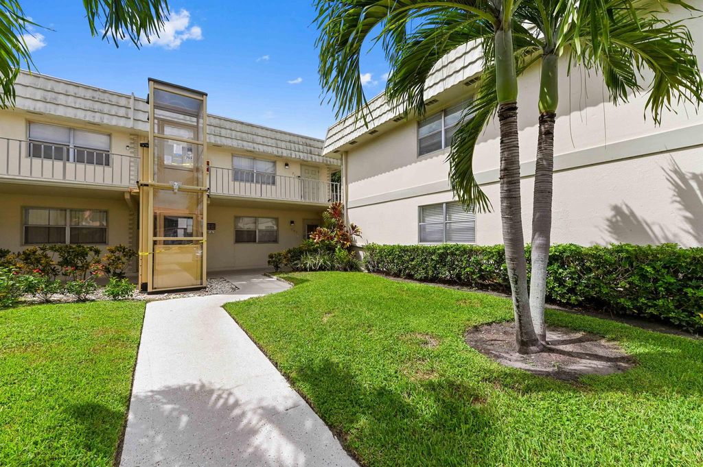 Photo of 710 Saxony O, Delray Beach, FL 33446 (MLS # R11125597)