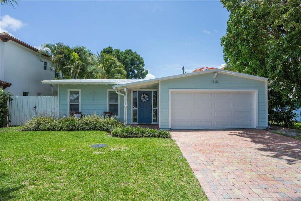 Photo of 1110 SW 15th Street, Boca Raton, FL 33486 (MLS # B26046117)