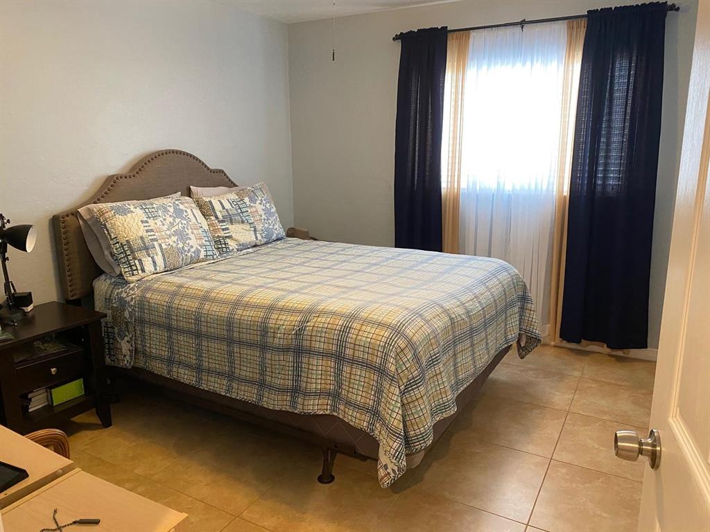 PALM BEACH TRACE CONDO - Residential