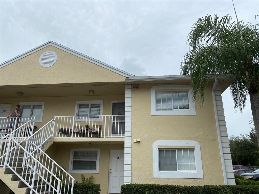 PALM BEACH TRACE CONDO - Residential