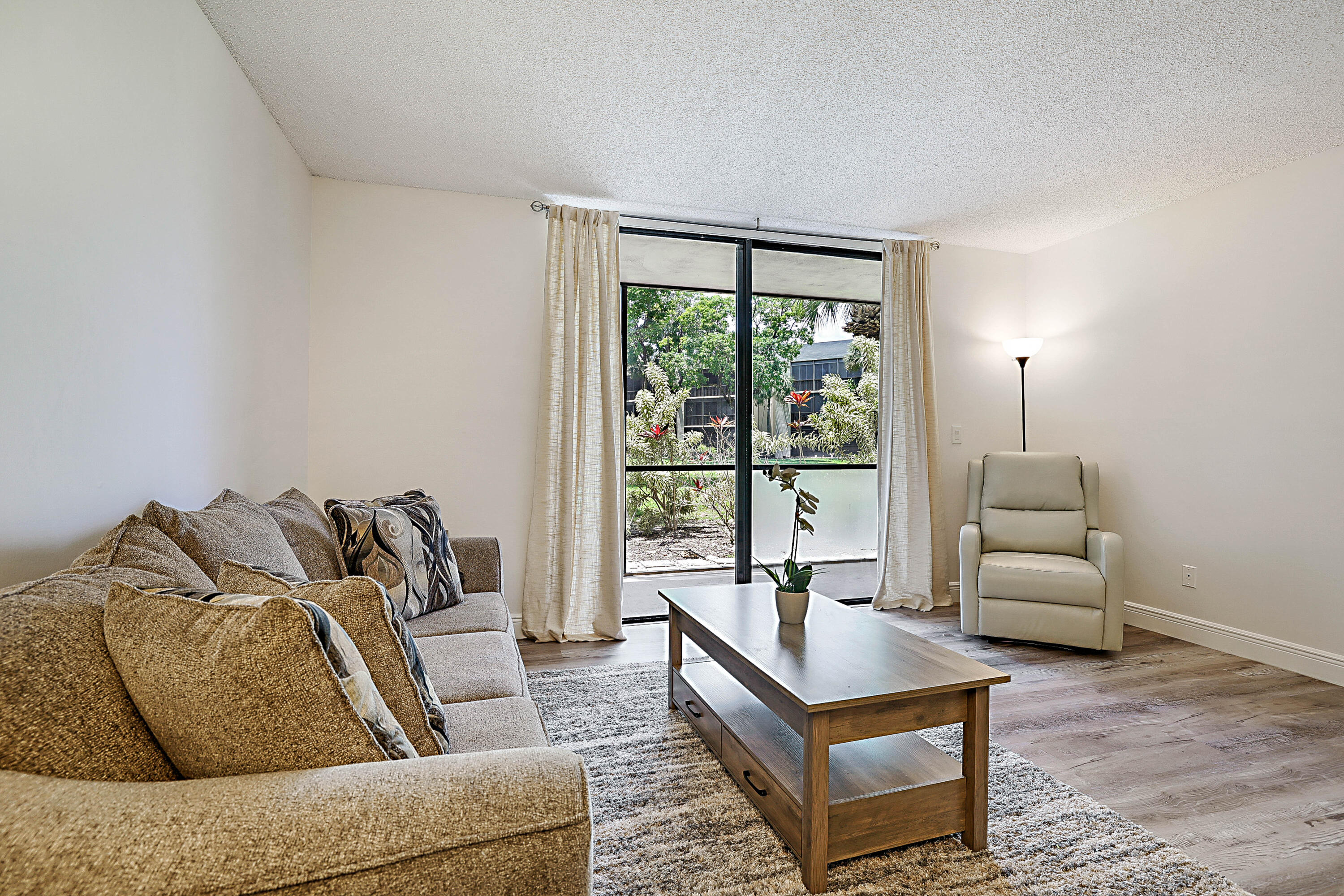 LAS VERDES - Residential