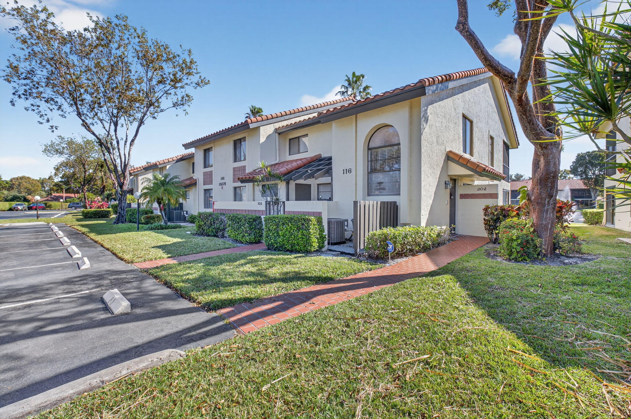 Palm Chase Lakes - Residential