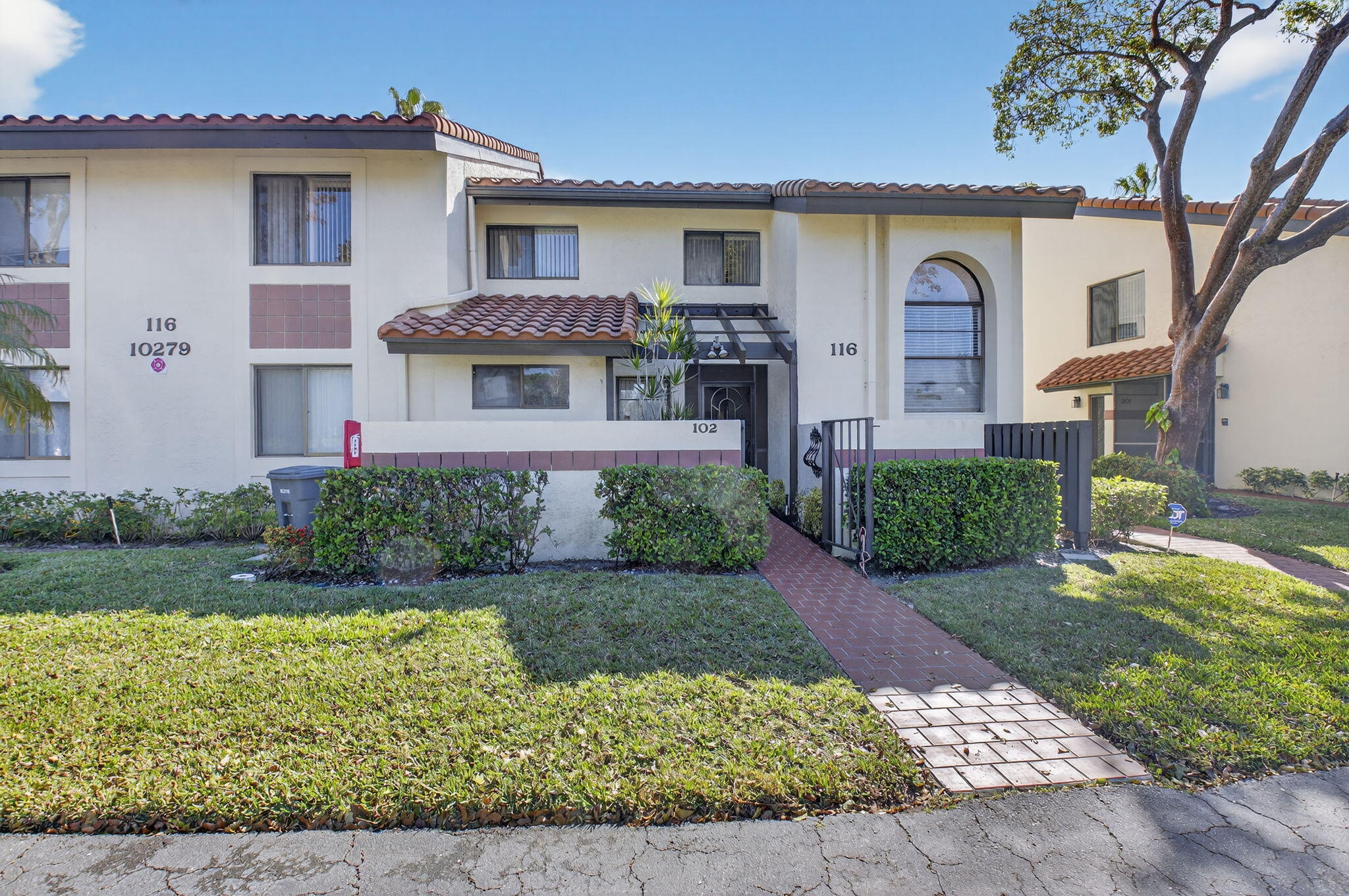 Palm Chase Lakes - Residential