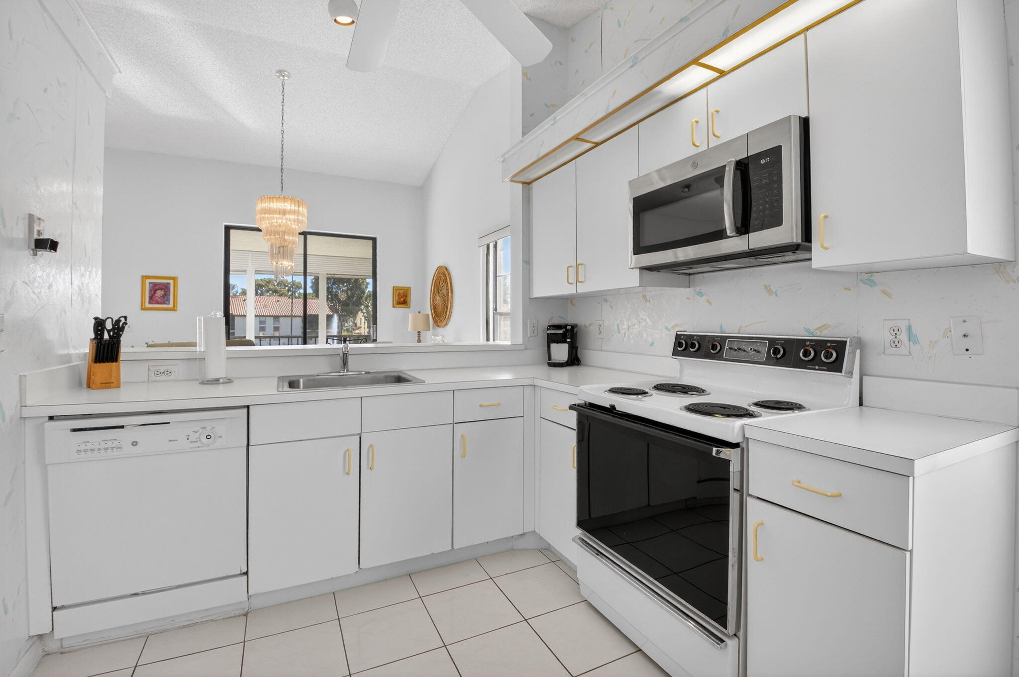 Palm Chase Lakes - Residential