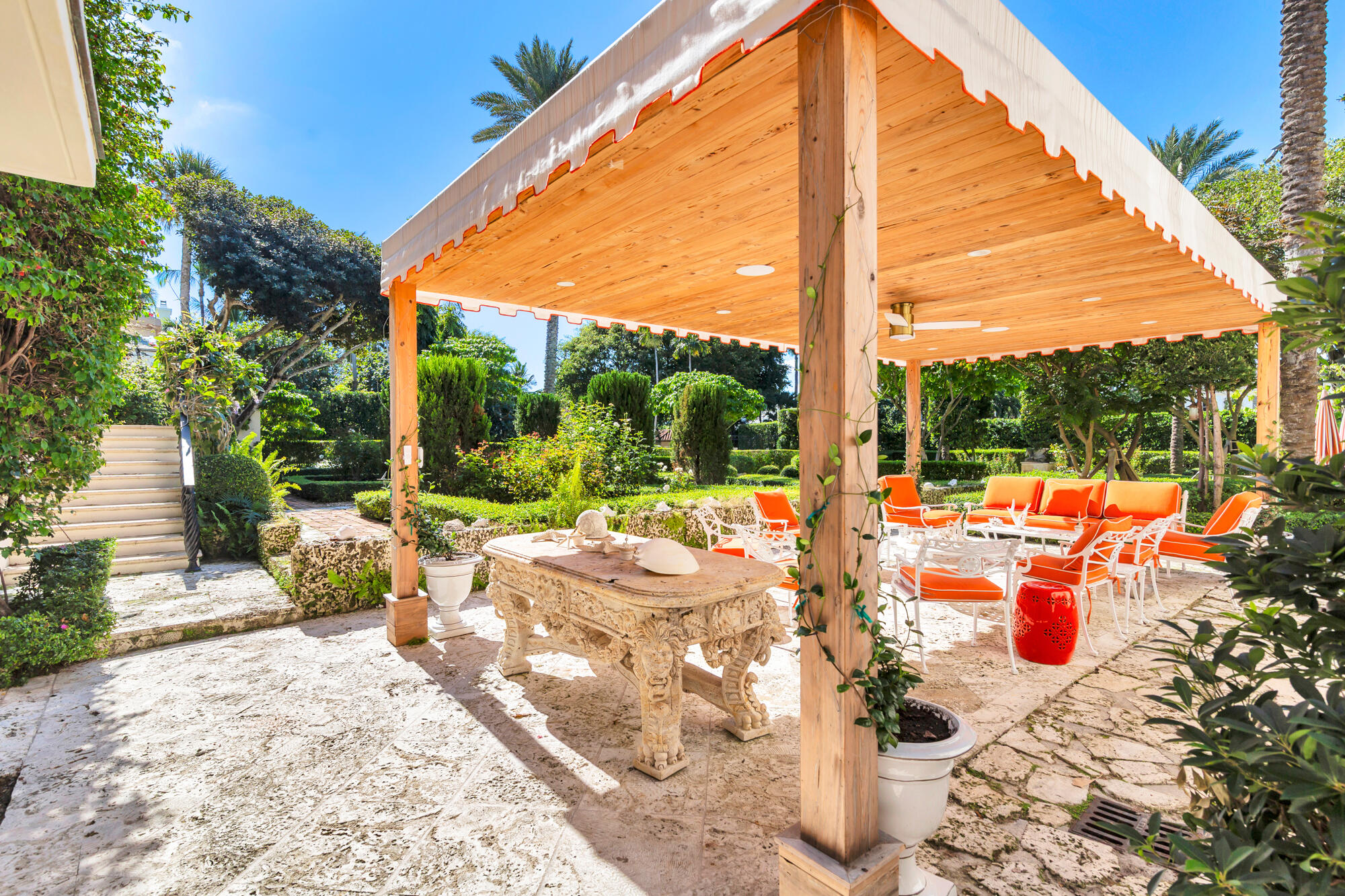 Tropical Isle - Residential