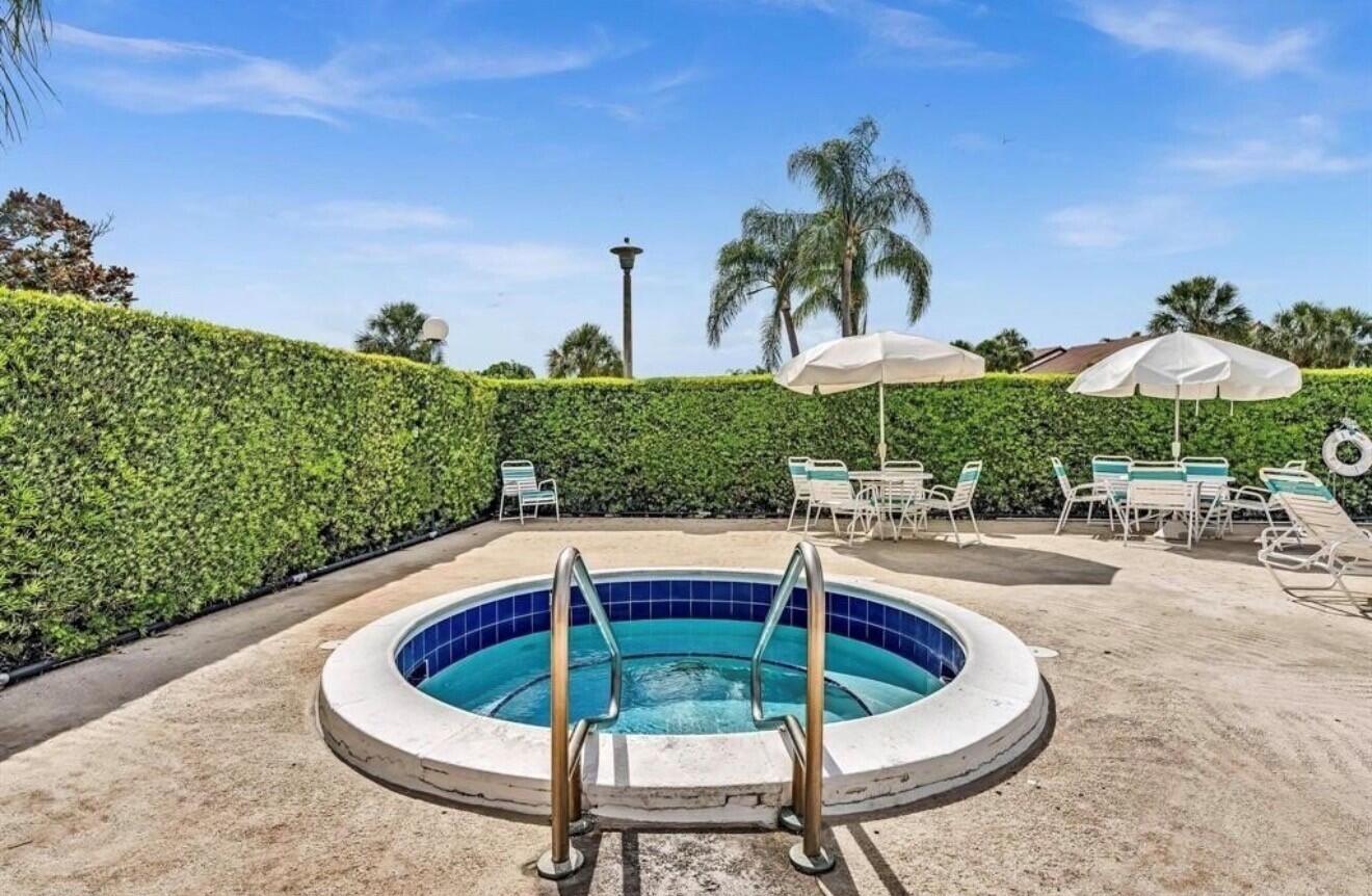 BOCA PALMS CONDO I THRU IV - Residential