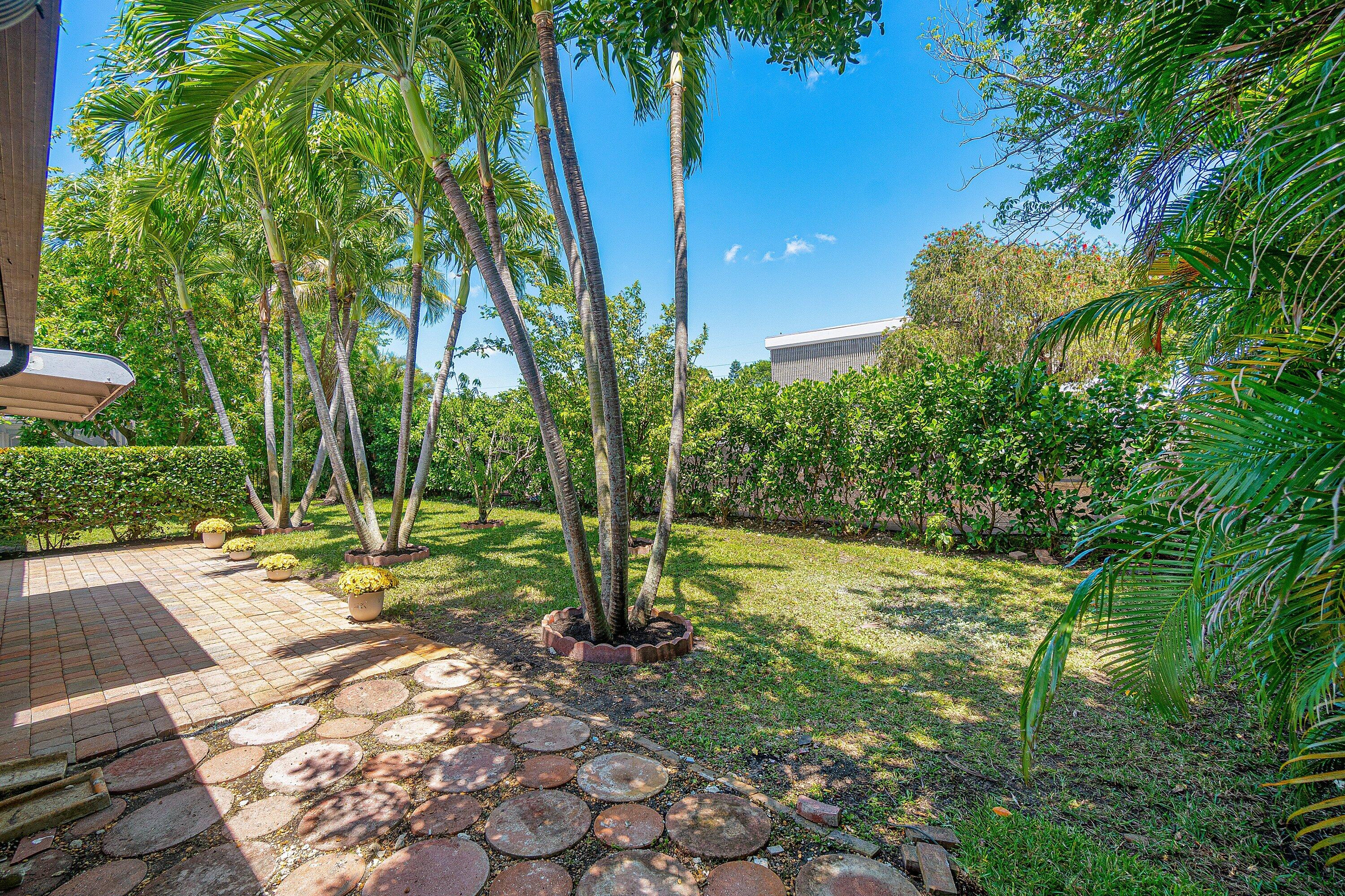 COCO WOOD LAKES - Residential