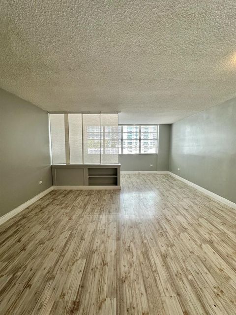 905 Brickell Bay Drive 1223 Miami FL 33131