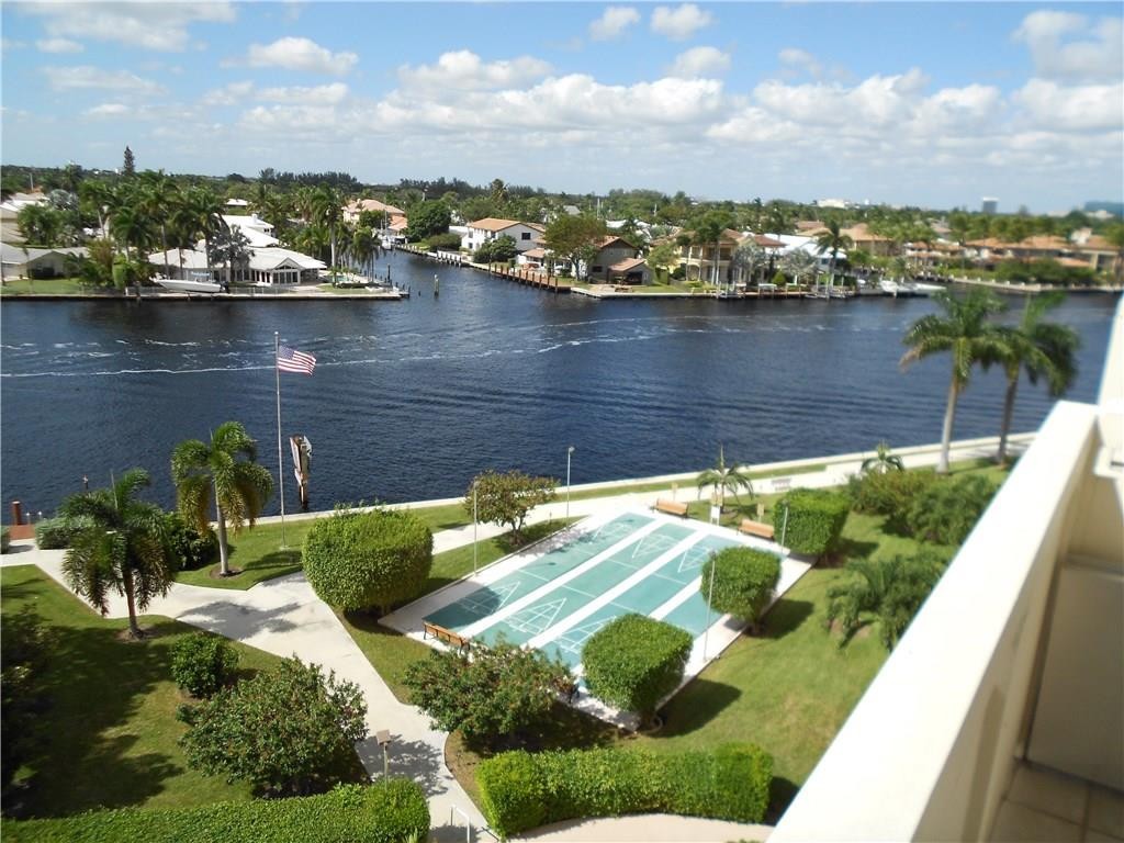 Coral Ridge Towers - Residential