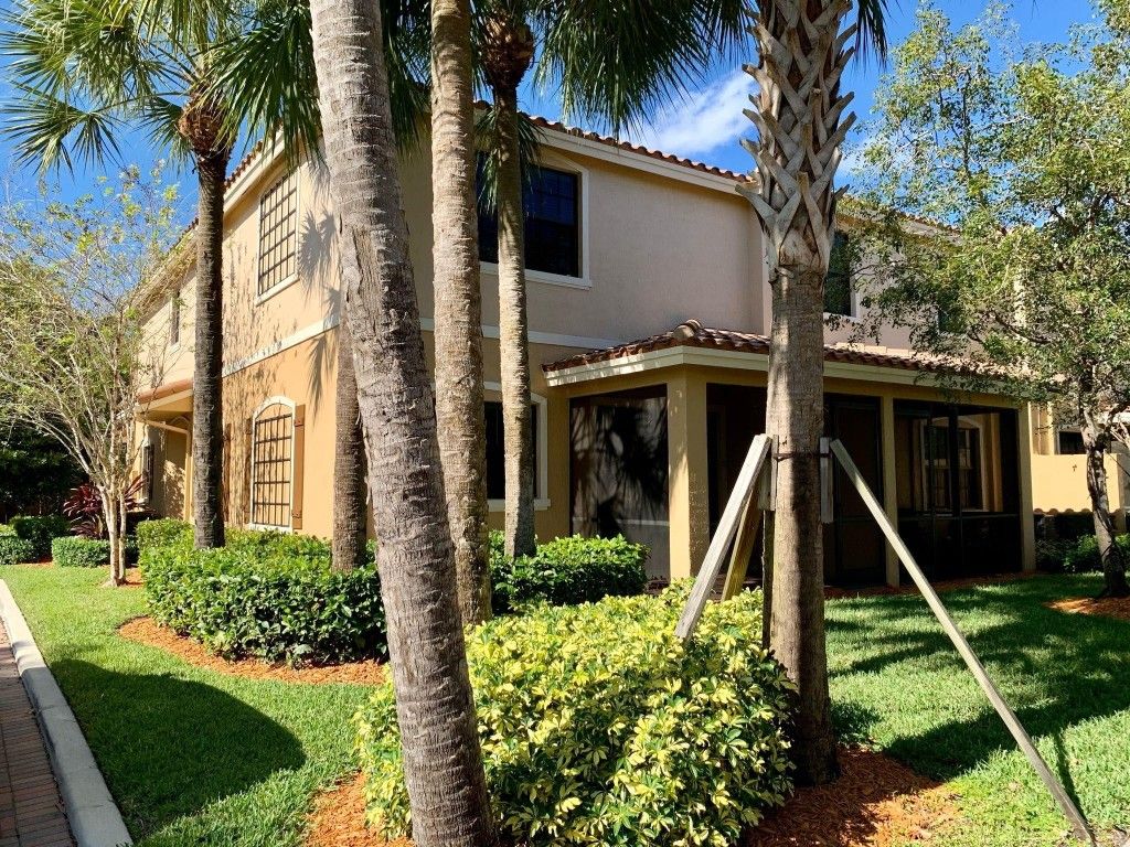 Photo of 128 W Riverwalk Circle, Fort Lauderdale, FL 33326 (MLS # F10501558)