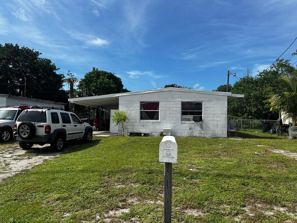 Photo of 2906 Carver Street, Fort Pierce, FL 34947 (MLS # R11009517)