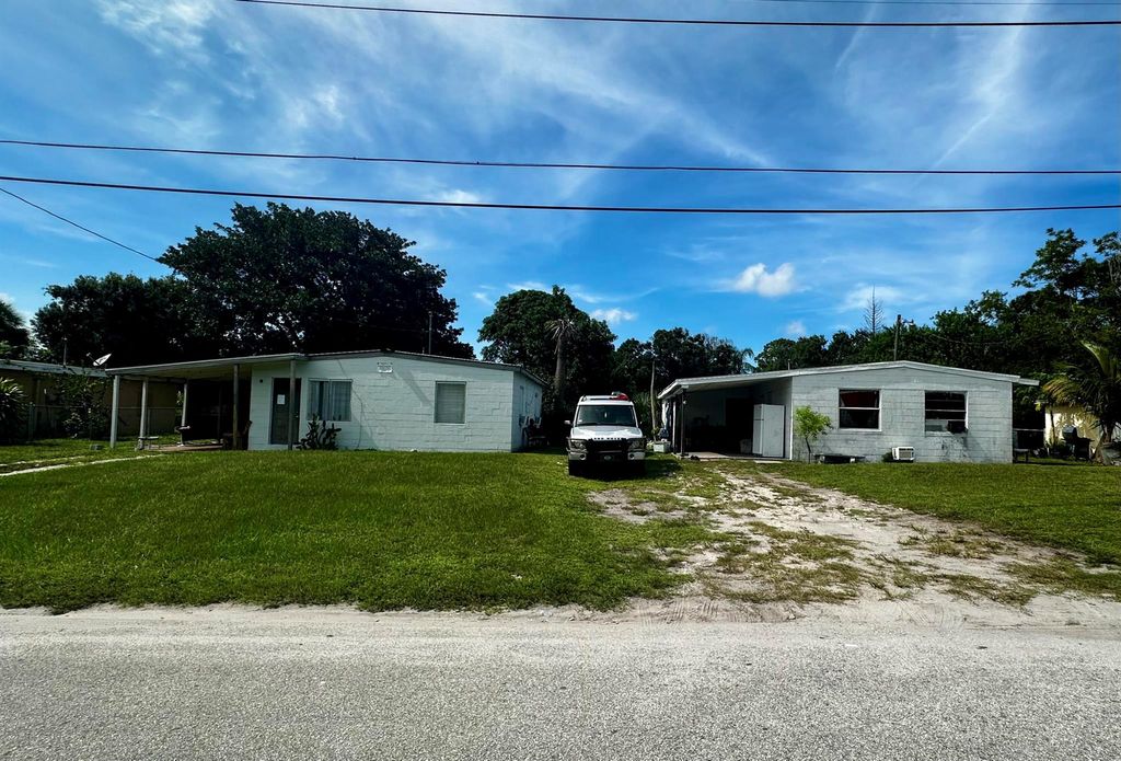 Photo of 2906 Carver Street, Fort Pierce, FL 34947 (MLS # R11009517)