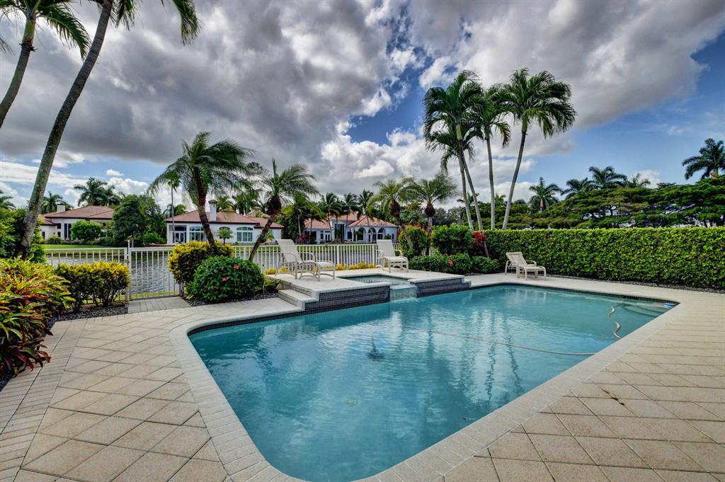 CLUBSIDE AT WOODFIELD COUNTRY CLUB - Residential