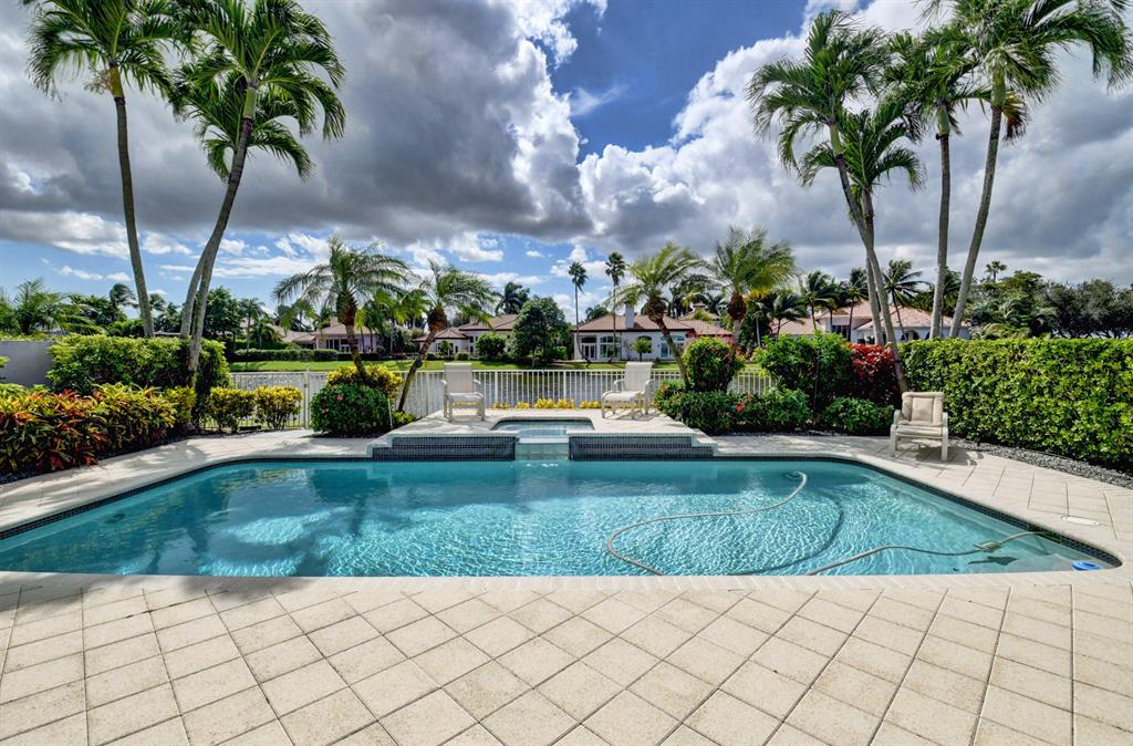 CLUBSIDE AT WOODFIELD COUNTRY CLUB - Residential