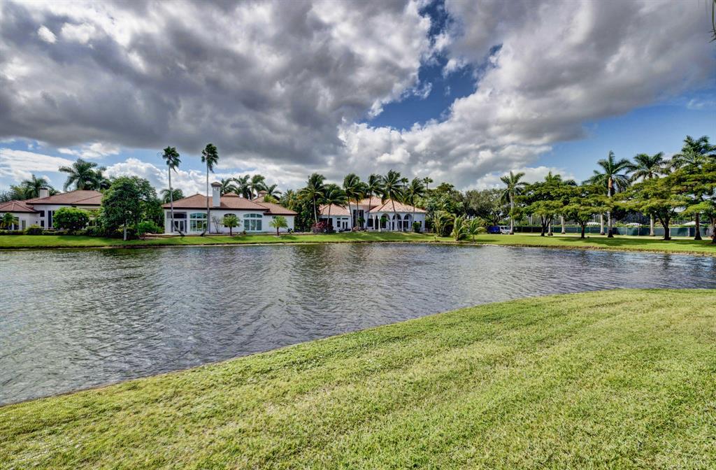 CLUBSIDE AT WOODFIELD COUNTRY CLUB - Residential