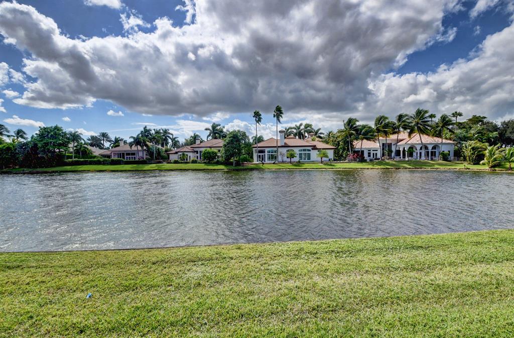 CLUBSIDE AT WOODFIELD COUNTRY CLUB - Residential