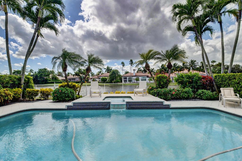 CLUBSIDE AT WOODFIELD COUNTRY CLUB - Residential