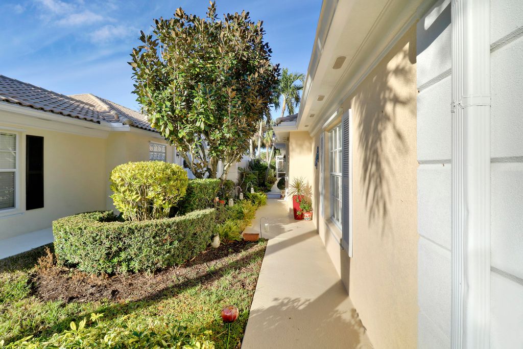 Photo of 925 Magdalena Road, Palm Beach Gardens, FL 33410 (MLS # R11049094)