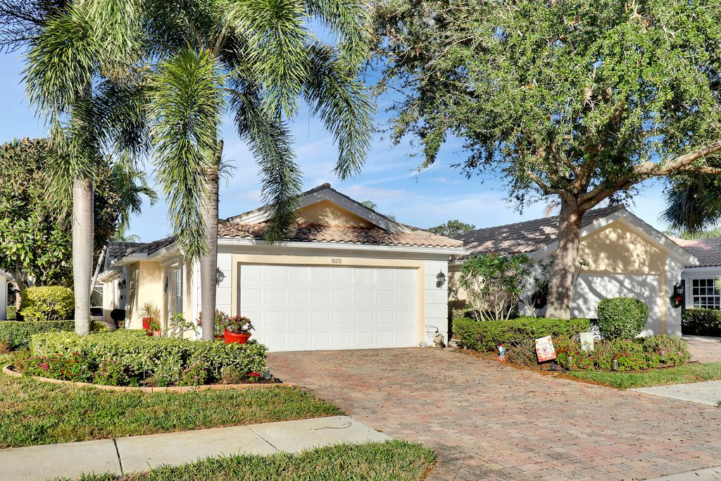 Photo of 925 Magdalena Road, Palm Beach Gardens, FL 33410 (MLS # R11049094)