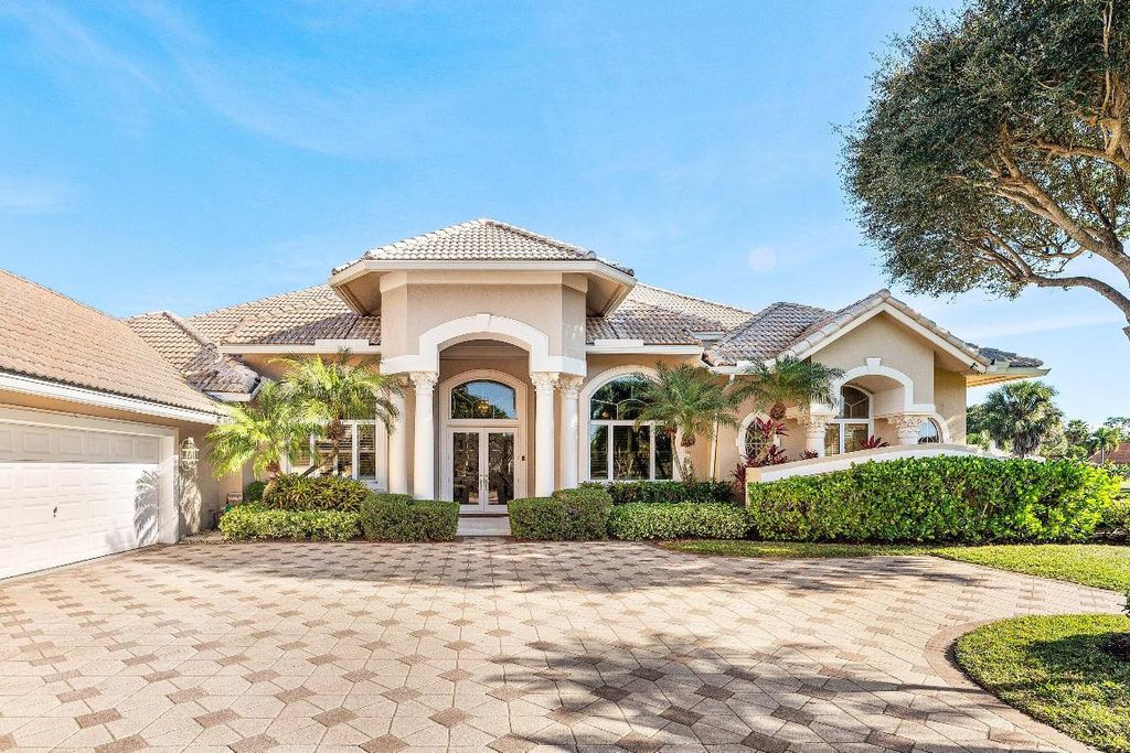 Photo of 16 Rabbits Run, Palm Beach Gardens, FL 33418 (MLS # R11153016)