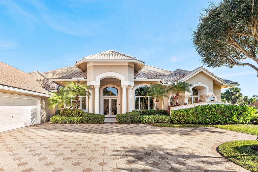 Photo of 16 Rabbits Run, Palm Beach Gardens, FL 33418 (MLS # R11153016)