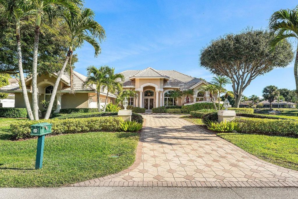 Photo of 16 Rabbits Run, Palm Beach Gardens, FL 33418 (MLS # R11153016)