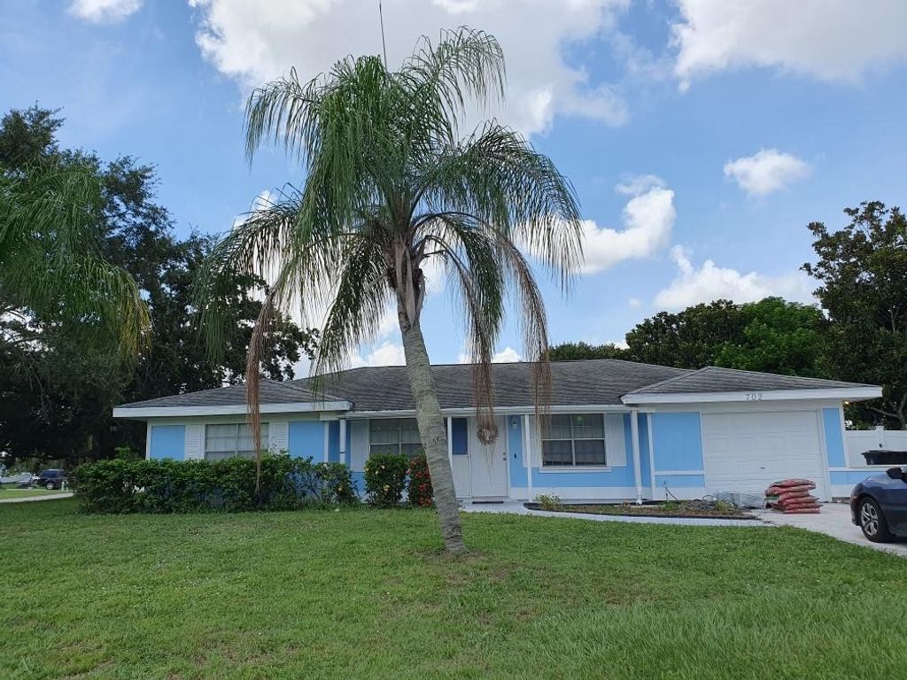 Photo of 702 SW Belmont Circle, Port Saint Lucie, FL 34953 (MLS # F10508891)