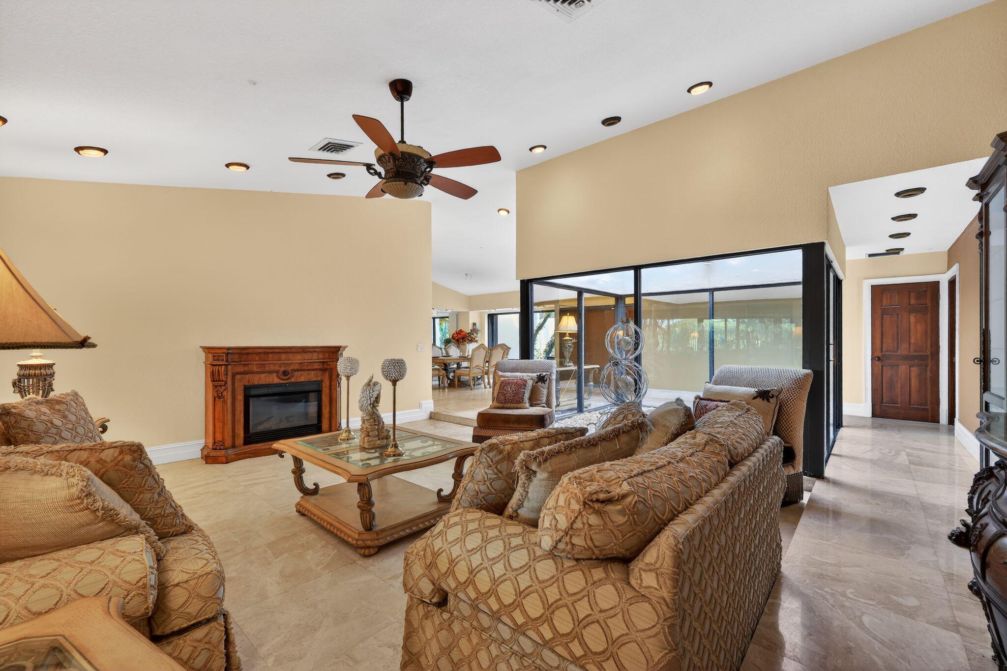 JACARANDA COUNTRY CLUB WEST - Residential