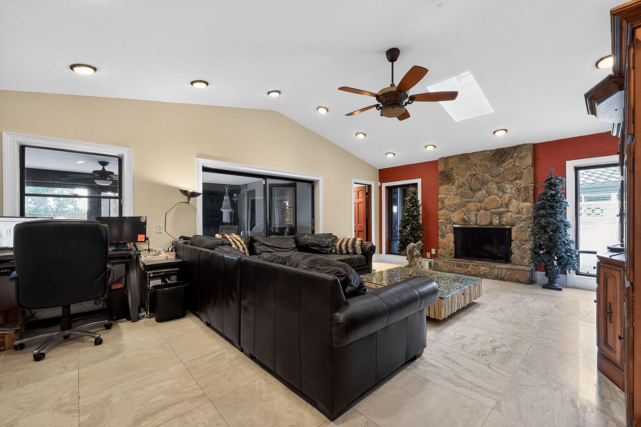 JACARANDA COUNTRY CLUB WEST - Residential