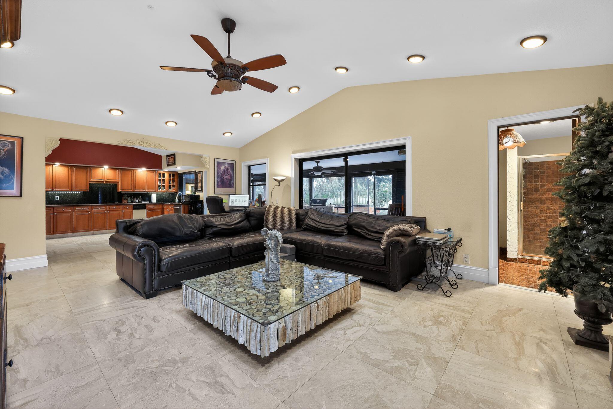 JACARANDA COUNTRY CLUB WEST - Residential