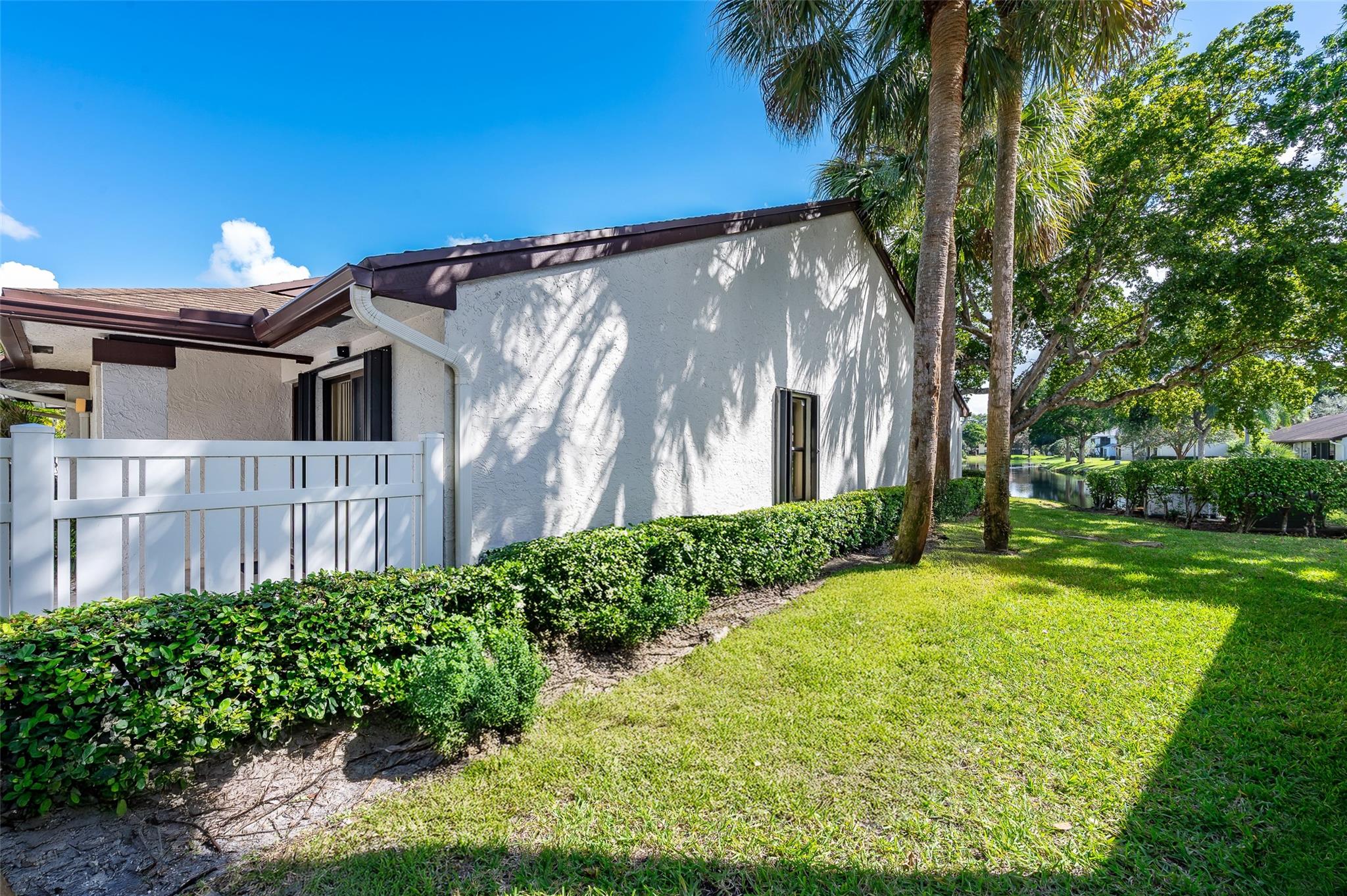 3272 Carambola Cir 3272