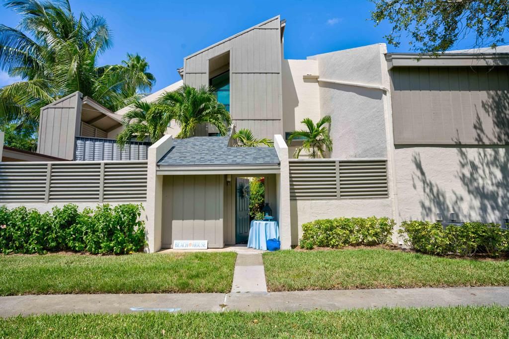 Photo of 1605 S Us Highway 1 7c #7c, Jupiter, FL 33477 (MLS # R10742905)