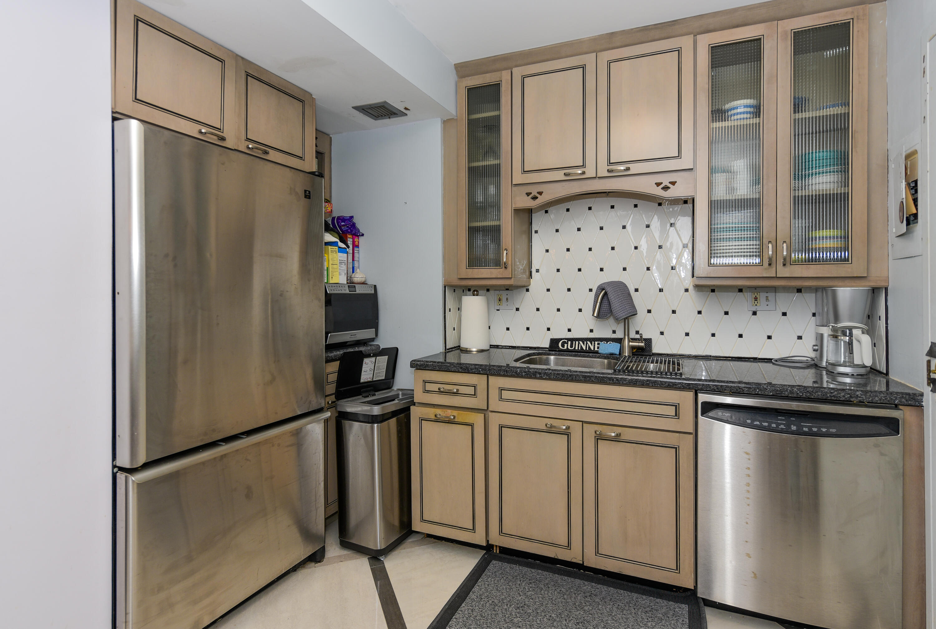 PORTOFINO CONDO PT OF LTS 15 AND 16,JARVIS PAR - Residential Lease