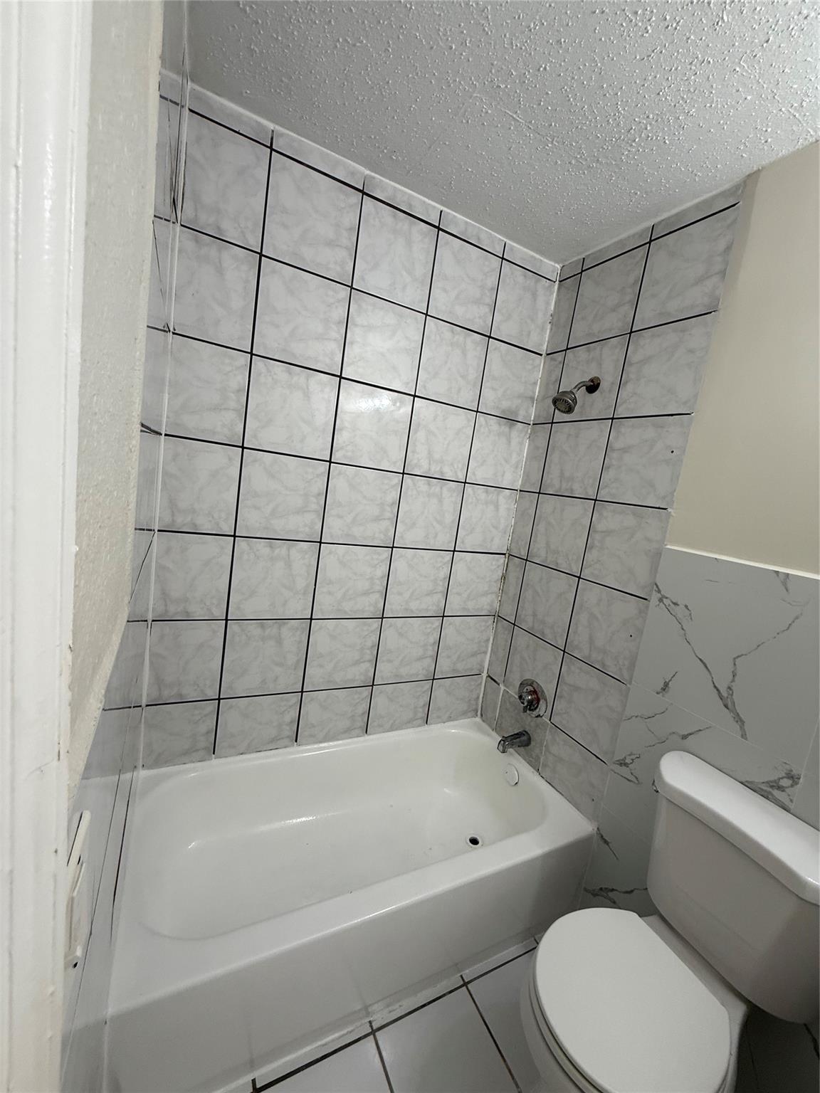 College Tr 19-9 B - Residential Lease