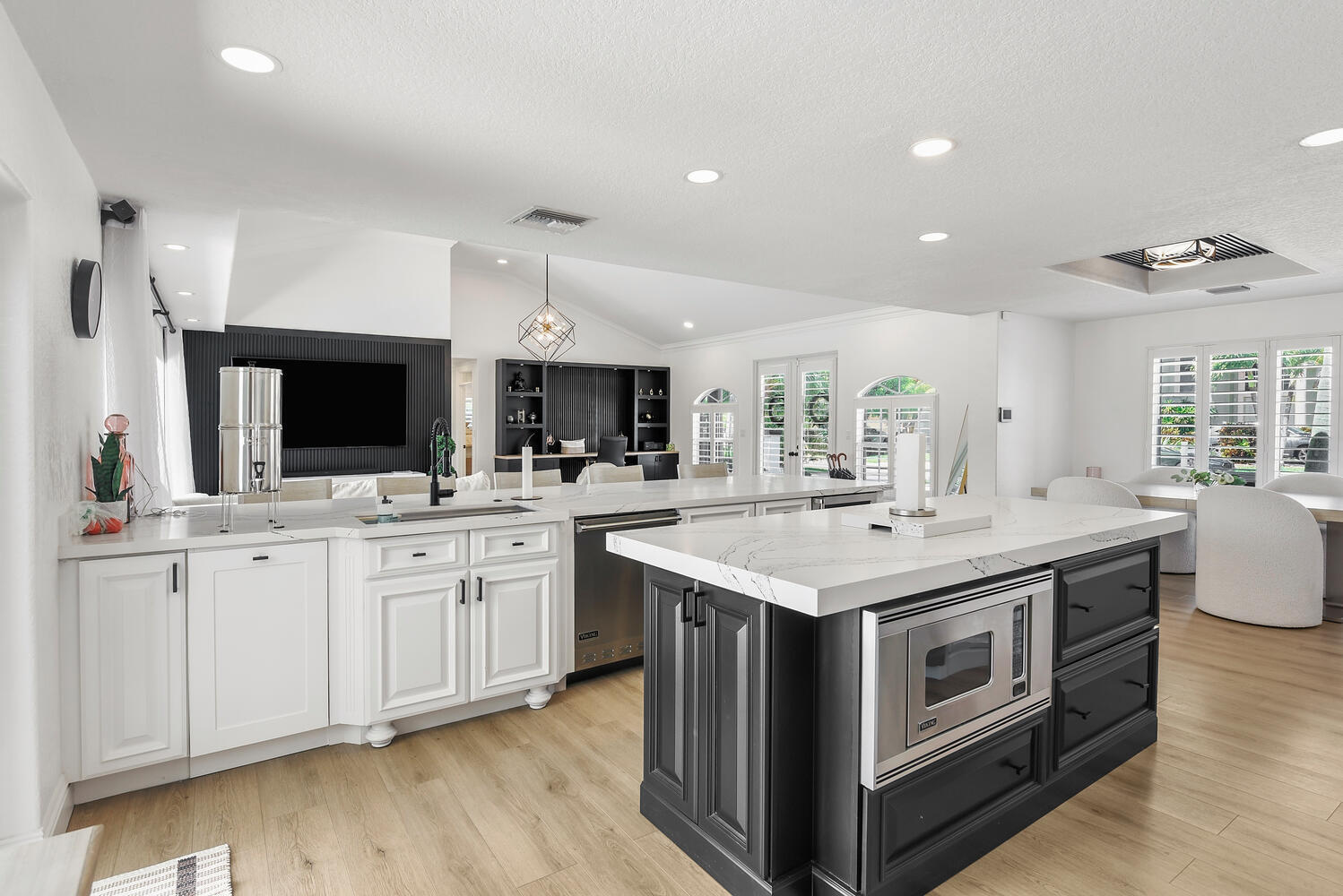 VENETIAN ISLES 2ND SEC - Residential