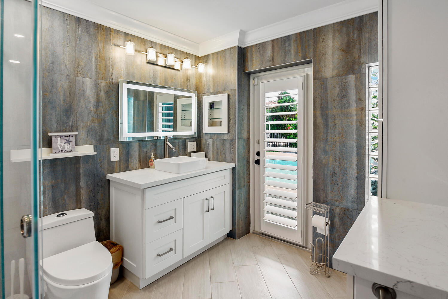 VENETIAN ISLES 2ND SEC - Residential