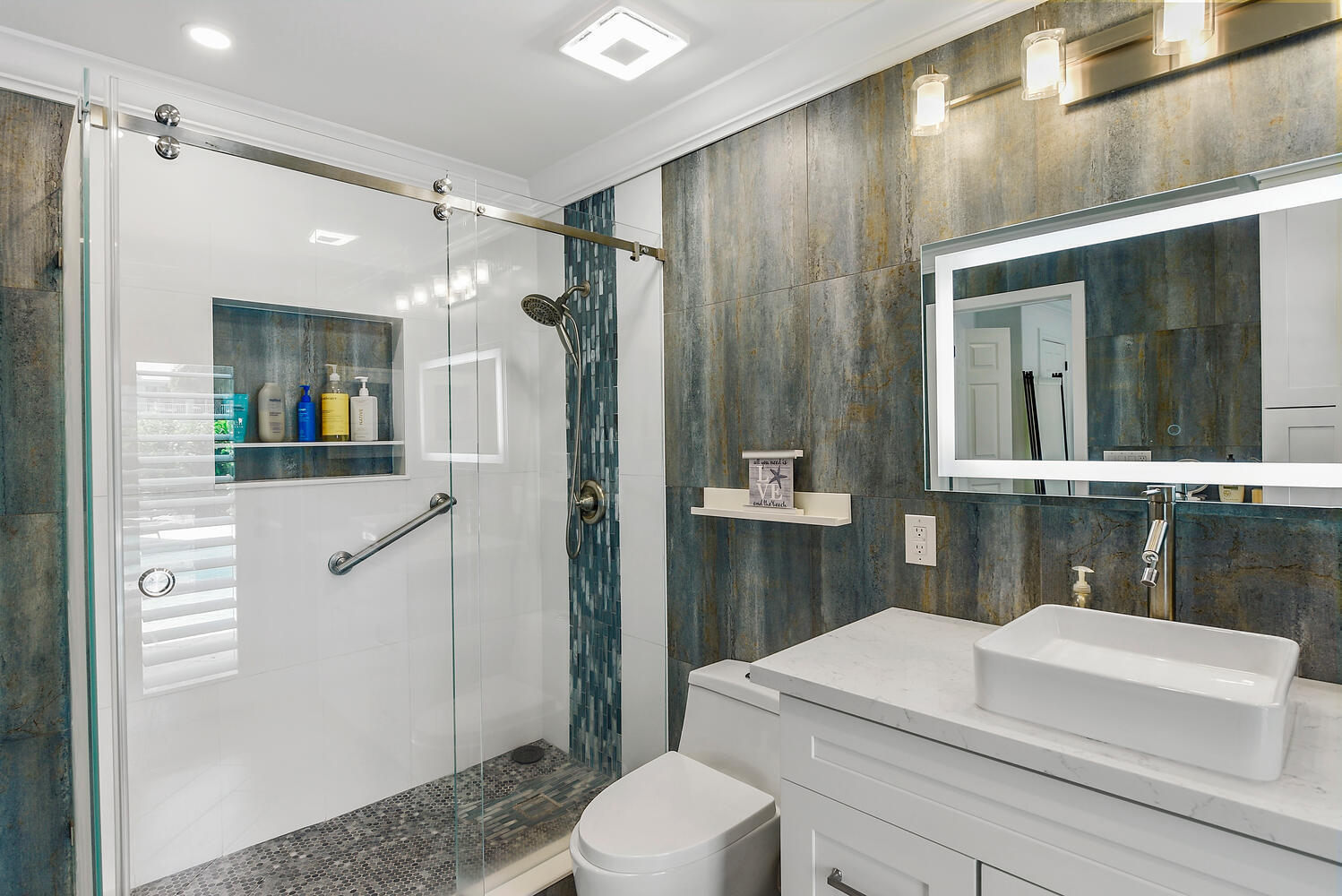 VENETIAN ISLES 2ND SEC - Residential