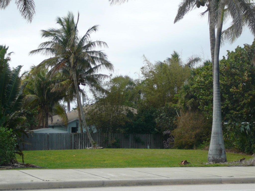 Photo of 1109 S Ocean Drive, Fort Pierce, FL 34949 (MLS # R10957852)