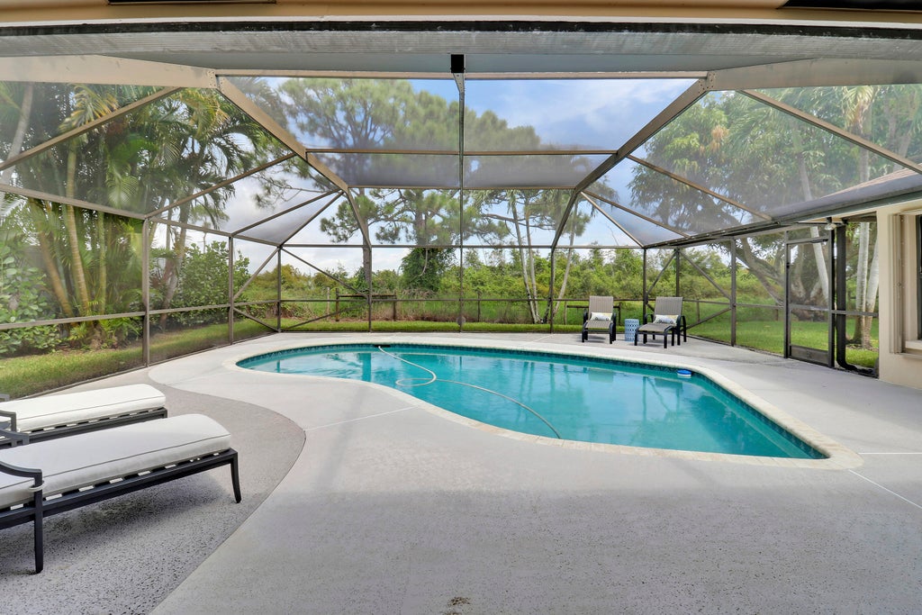 Photo of 10661 SE Le Parc Way, Jupiter, FL 33469 (MLS # R11066363)