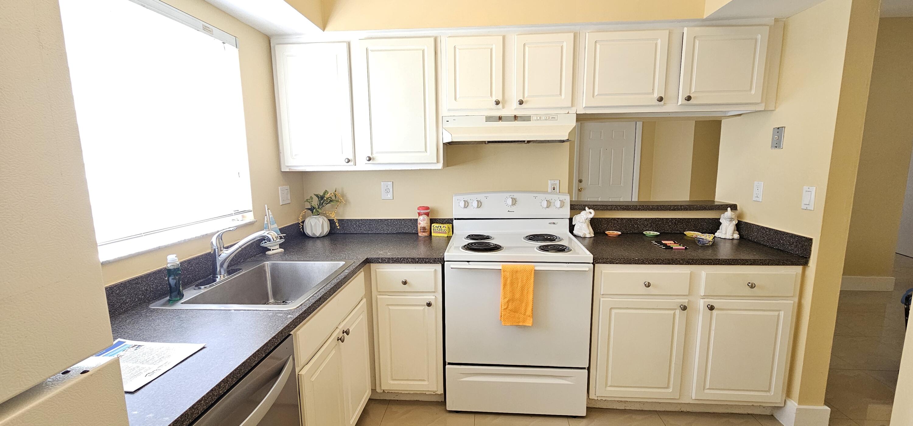 REFLECTIONS AT PEMBROKE PINES - Residential Lease